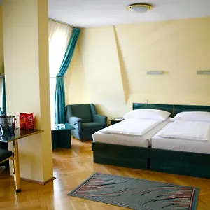 Bara 3*, Budapest Ungarn